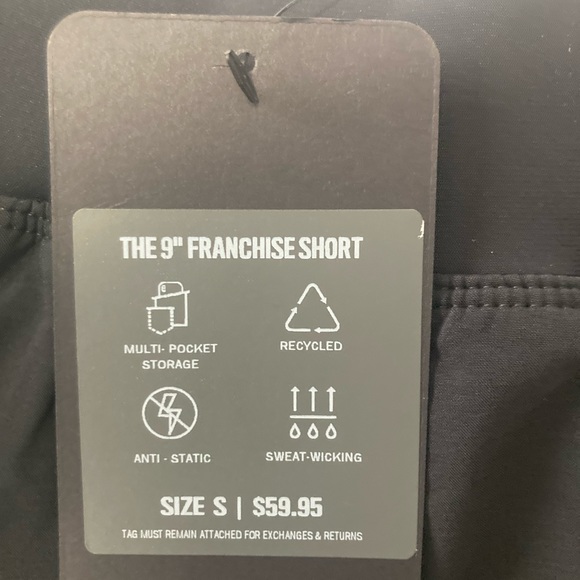 Fabletics The 9” Franchise Short - Picture 3 of 3